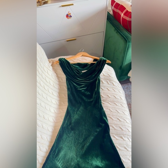 Reformation Elvie Velvet Dress In Forest, brand new, never worn, no flaws. - Picture 8 of 16